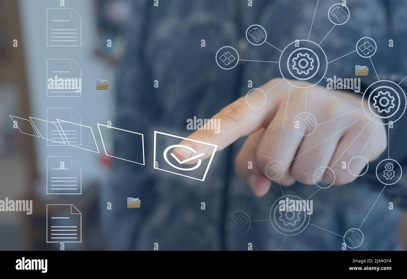 Gestione dei documenti, database e documentazione online, archiviazione di file digitali, software, registrazione, tecnologia di database, accesso ai file. Foto Stock