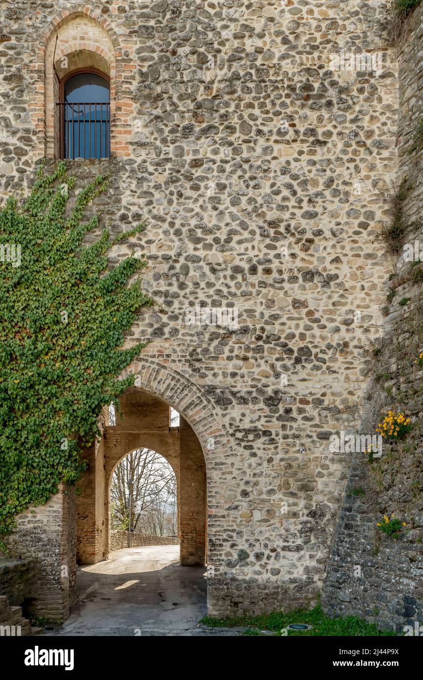 Uno dei punti di accesso all'antico castello di Torrechiara, Parma, Italia Foto Stock