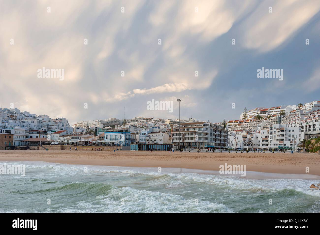 Paesaggio urbano con la spiaggia dei pescatori, Praia dos Pescadores, Albufeira, Algarve, Portogallo, Europa Foto Stock