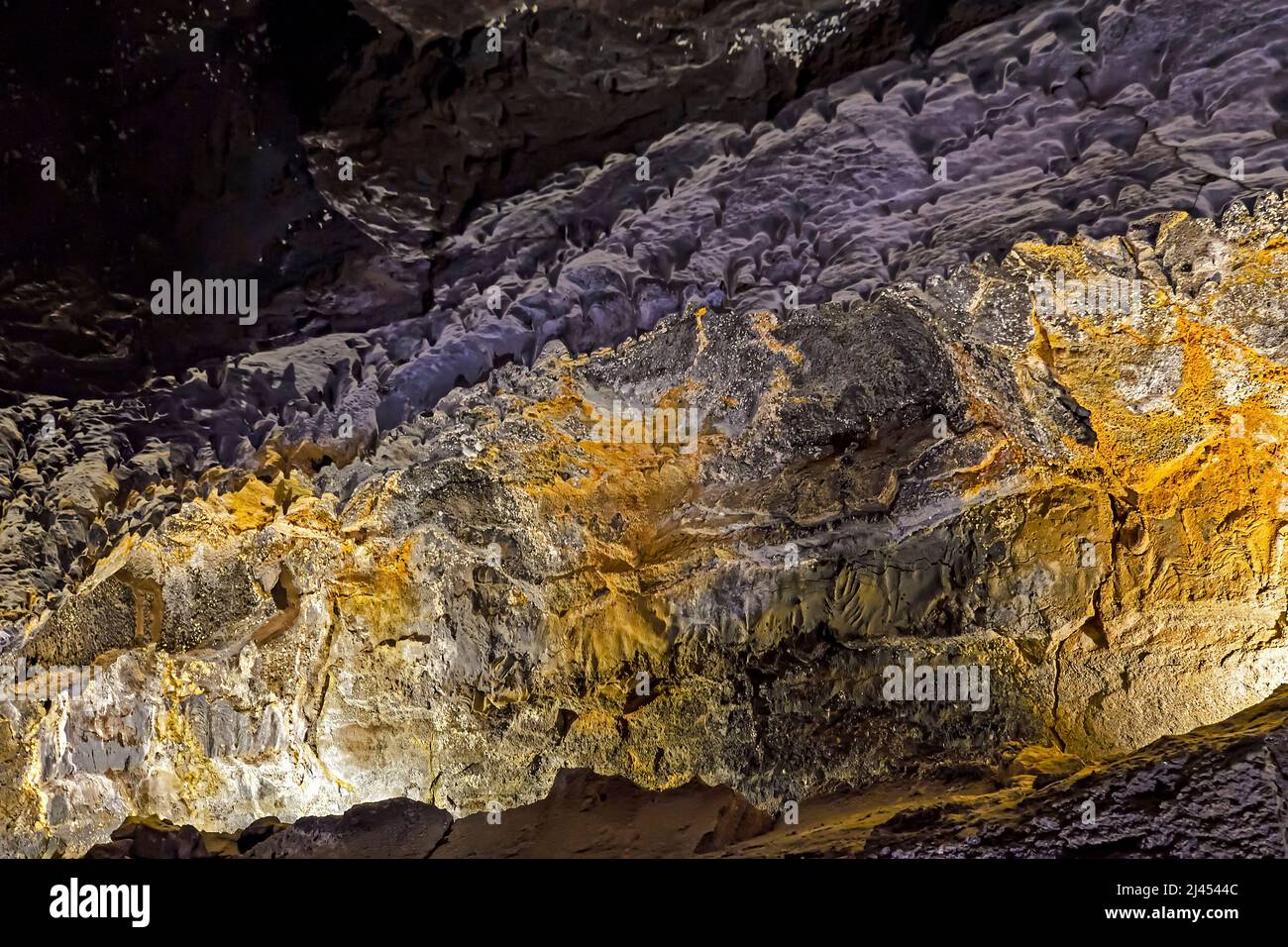Farbig beleuchtet Bereiche der Cueva de los Verdes, Lanzarote, Höhle im Lavagestein, Lanzarote, Kanarische Inseln, Spagnolo Foto Stock