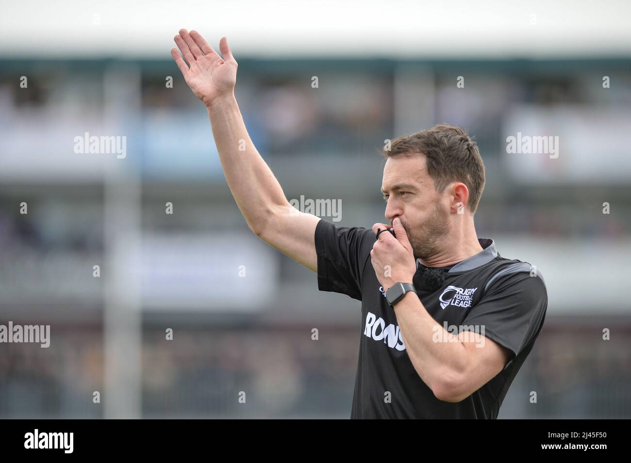 Wakefield, Inghilterra - 10th Aprile 2022 - Recheree James Childs. Rugby League Betfred Super Challenge Cup Quarter Finals Wakefield Trinity vs Wigan Warriors al Be Well Support Stadium, Wakefield, Regno Unito Dean Williams Foto Stock
