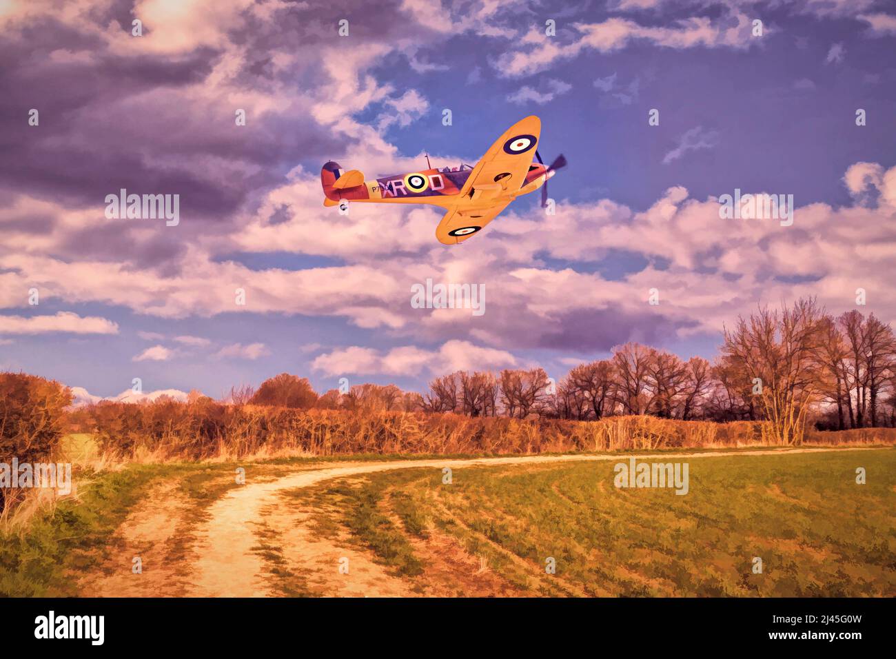 Il fuoco di spitfire supermarino vola basso sulla campagna britannica. Foto Stock