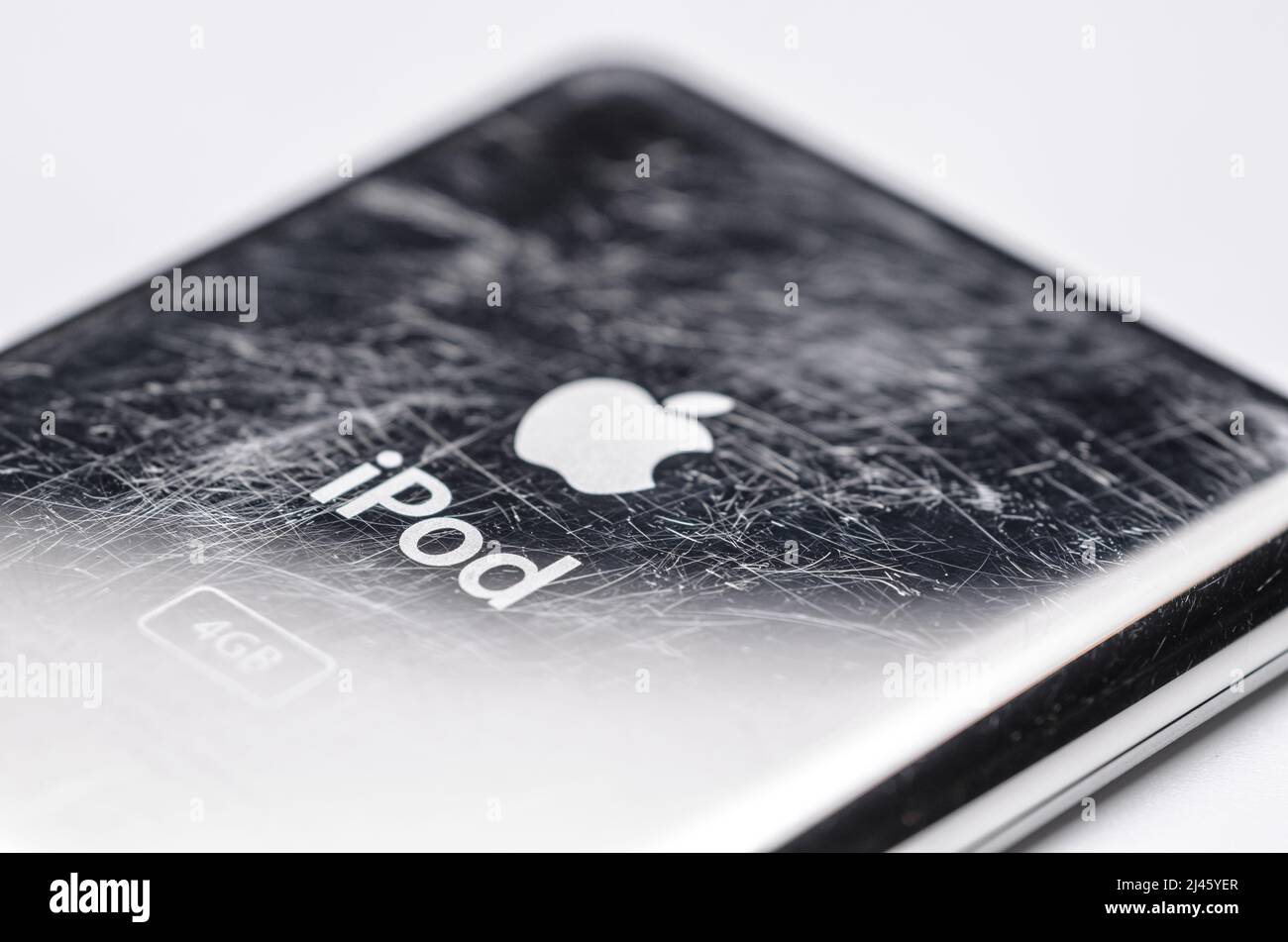 Retro di un classico lettore musicale Apple iPod nano con logo Foto Stock