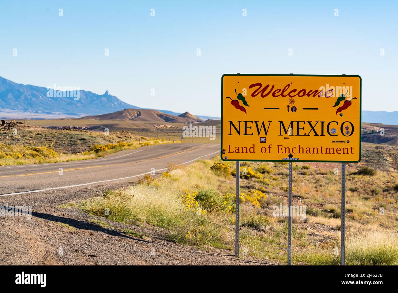TCEE Nos pos, AZ - ottobre 10,2021: Benvenuto nel nuovo Messico segno lungo la strada al confine di stato in TCEE Nos pos, Arizona Foto Stock