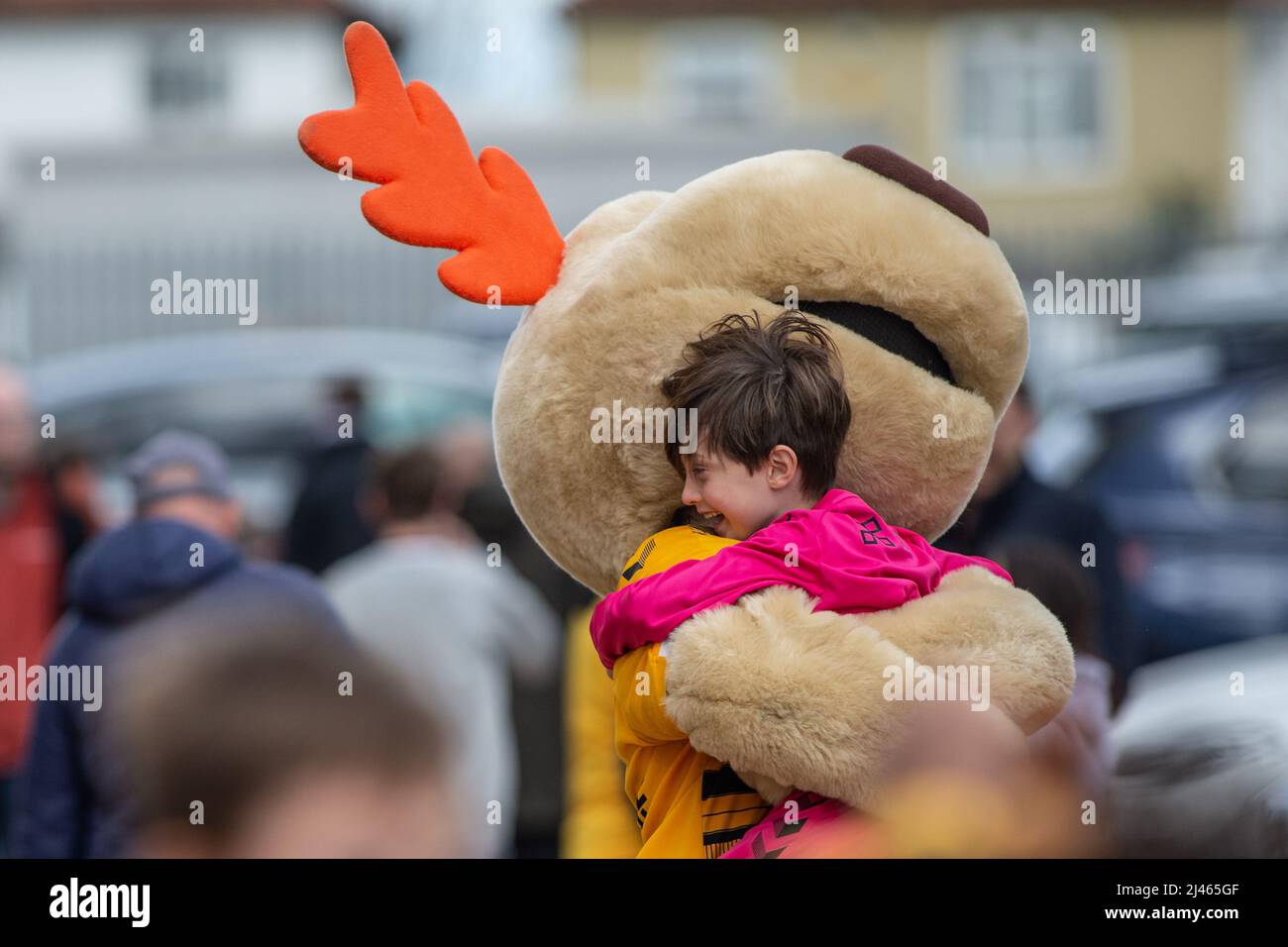 Squadra di calcio inglese Cambridge United mascotte Marvin the Moose Foto Stock