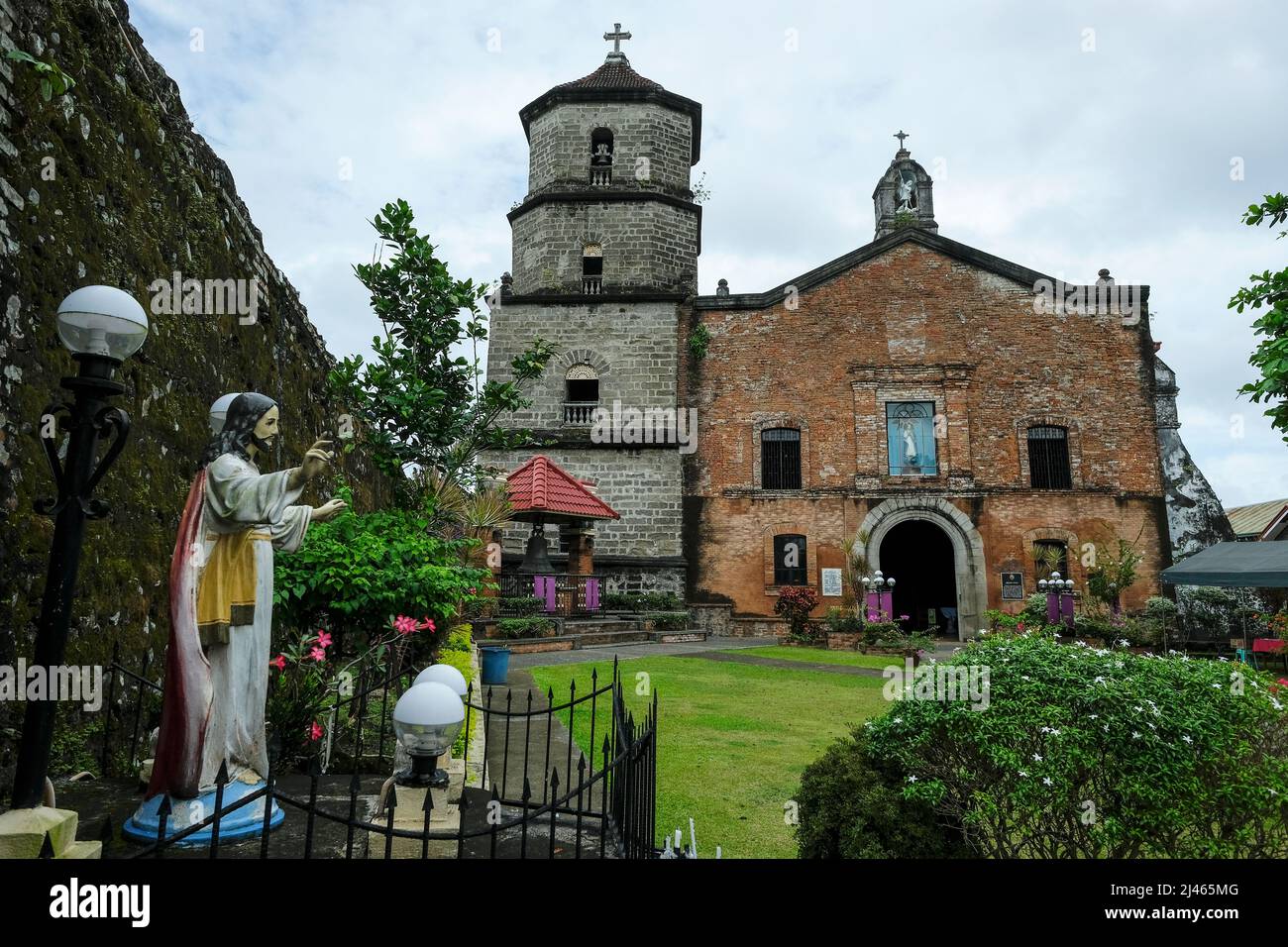 BOAC, Filippine - Aprile 2022: La Cattedrale dell'Immacolata Concezione, comunemente chiamata Cattedrale BOAC il 7 Aprile 2022 a Marinduque. Foto Stock