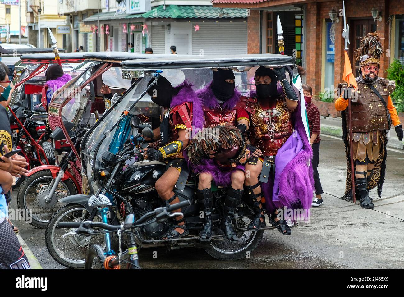 BOAC, Filippine - Aprile 2022: Partecipanti al Festival dei Moriones tenutosi durante la settimana Santa in BOAC il 11 Aprile 2022 a Marinduque, Filippine. Foto Stock