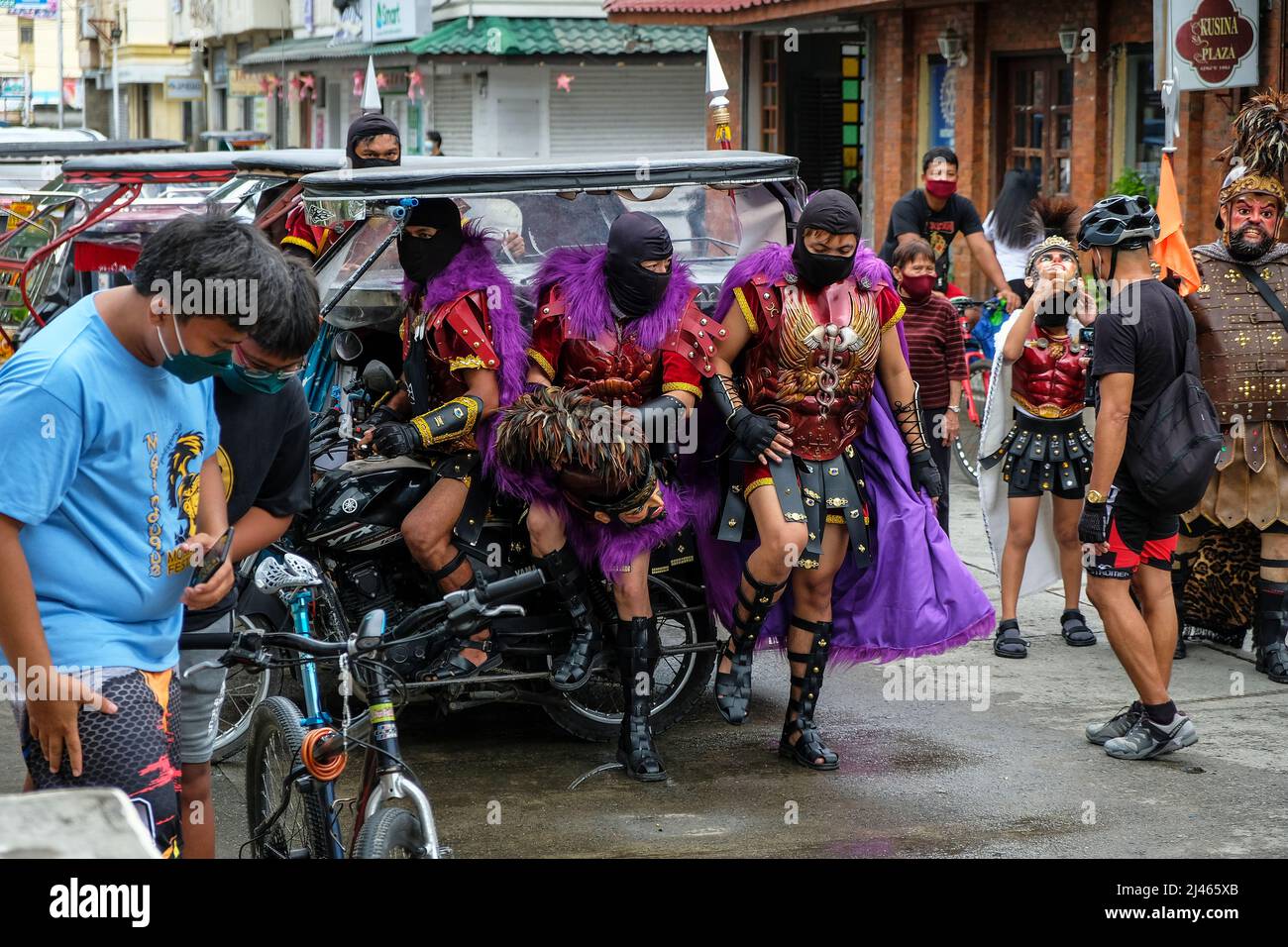 BOAC, Filippine - Aprile 2022: Partecipanti al Festival dei Moriones tenutosi durante la settimana Santa in BOAC il 11 Aprile 2022 a Marinduque, Filippine. Foto Stock