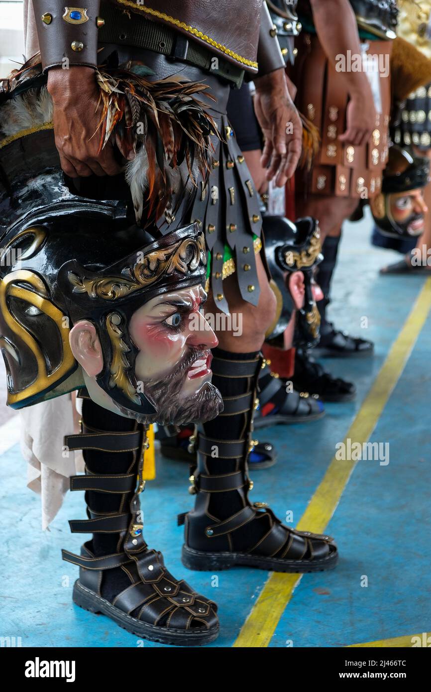 BOAC, Filippine - Aprile 2022: Partecipanti al Festival dei Moriones tenutosi durante la settimana Santa in BOAC il 11 Aprile 2022 a Marinduque, Filippine. Foto Stock