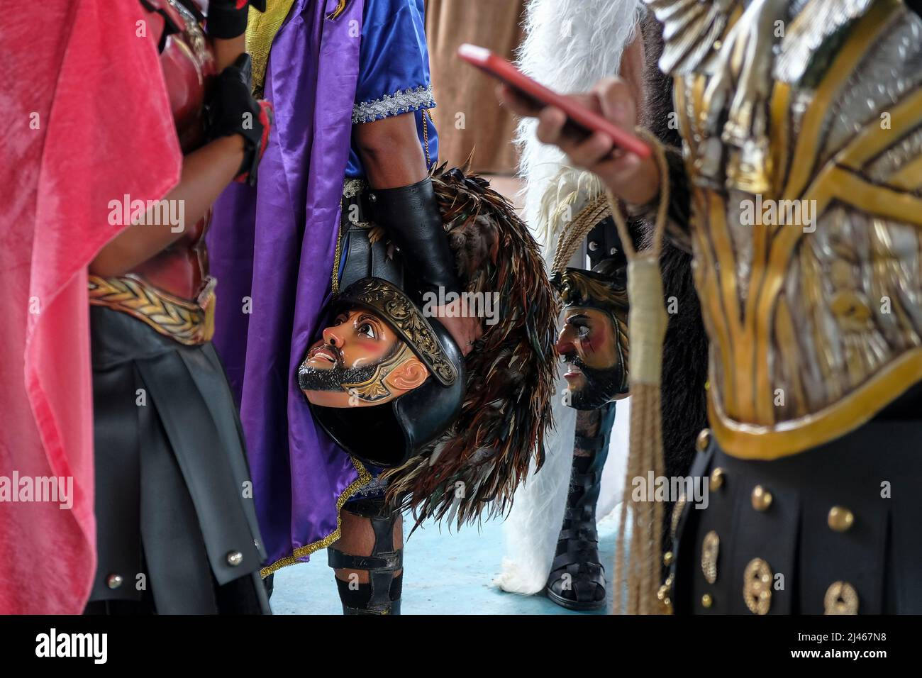 BOAC, Filippine - Aprile 2022: Partecipanti al Festival dei Moriones tenutosi durante la settimana Santa in BOAC il 11 Aprile 2022 a Marinduque, Filippine. Foto Stock