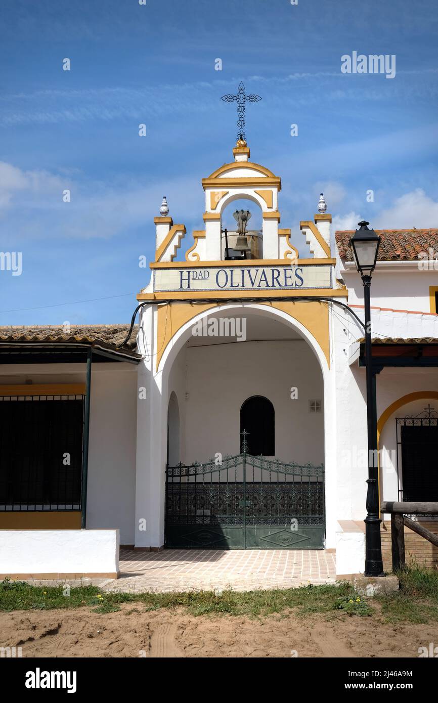 Fraternità - ermandades - casa di Olivares nel pilgimage la città di El Rocio, Andalcucia, Spagna Foto Stock