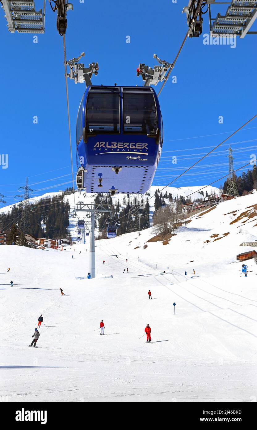 La cabina di una funivia presso la stazione sciistica di St Anton am Arlberg, Alpi austriache Foto Stock