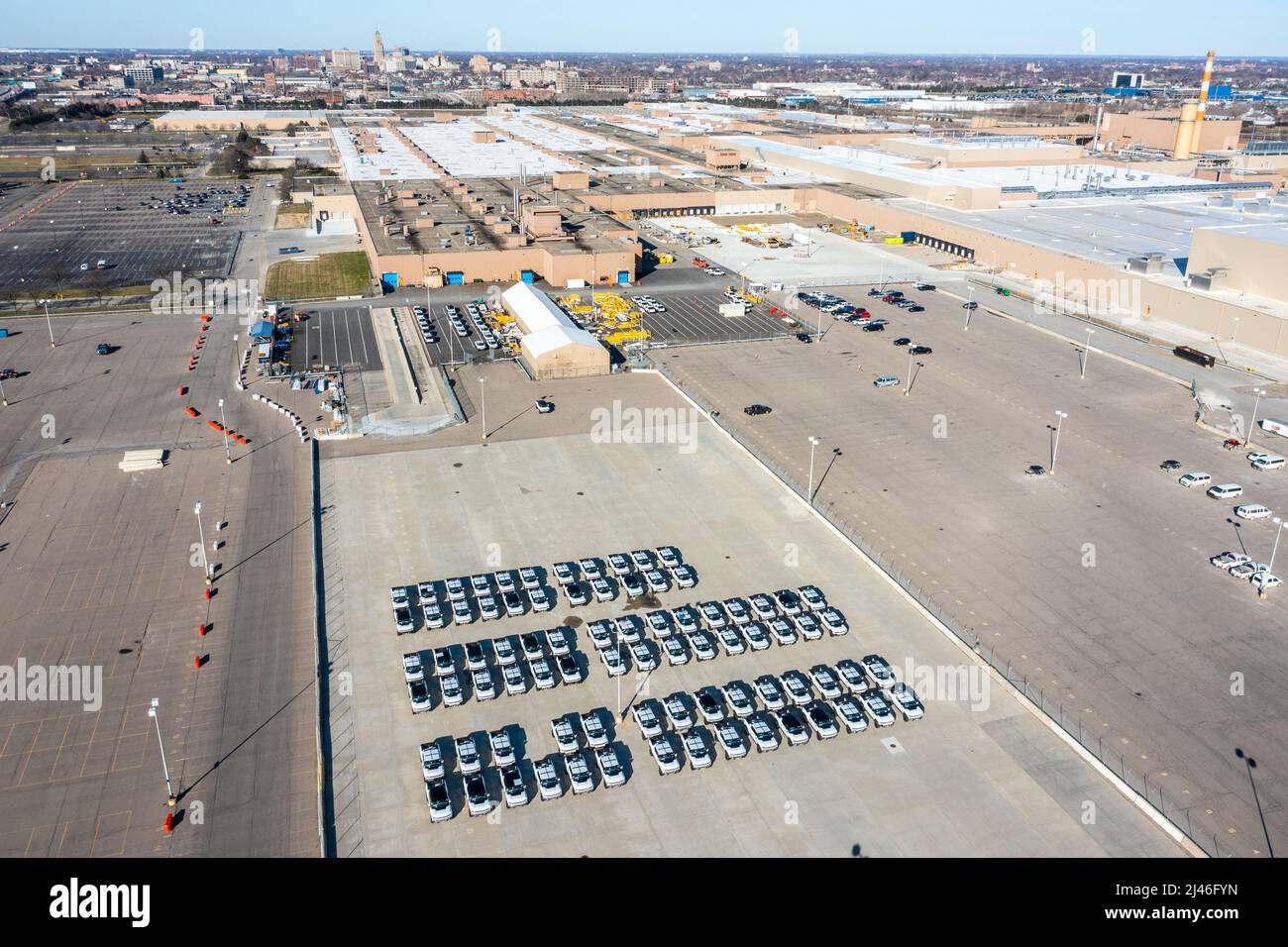 New GMC Hummer EV parcheggiato presso GM Factory ZERO, Detroit-Hammamck Assembly Center, Detroit, MI, USA, Aprile 10, 2022 Foto Stock