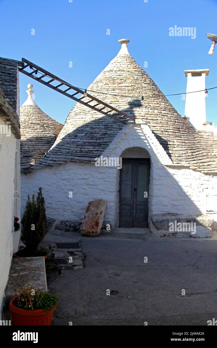 Tradizionale trullo di 500 anni ad Alberobello, Italia Foto Stock