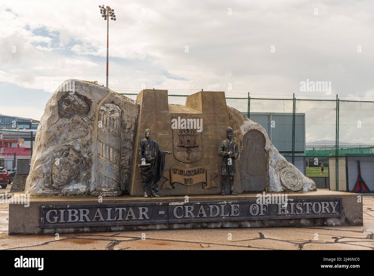 GIBILTERRA, Regno Unito - 7 APRILE 2022 - Foto del cartello commemorativo Gibilterra - la culla della storia. Foto Stock