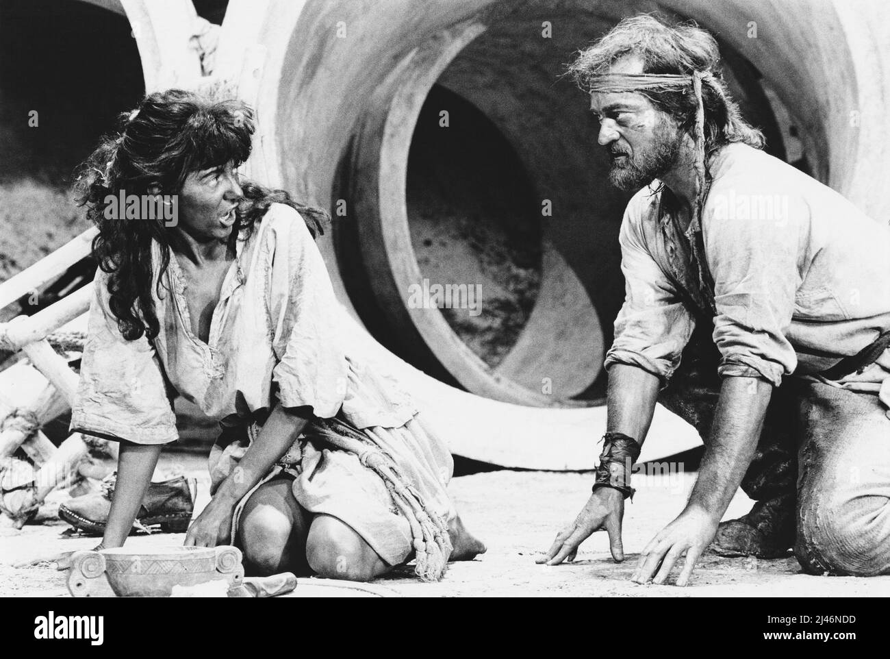 Mary Maddox (SAL Gromer), Ian Hogg (Jeremiah Stiggins) in THEE AND ME di Philip Martin al Lyttelton Theatre, National Theatre (NT), Londra SE1 26/02/1980 Set design: Sue Plummer Costumi: Lindy Hemming illuminazione: Gerry Jenkinson regista: Michael Rudman Foto Stock