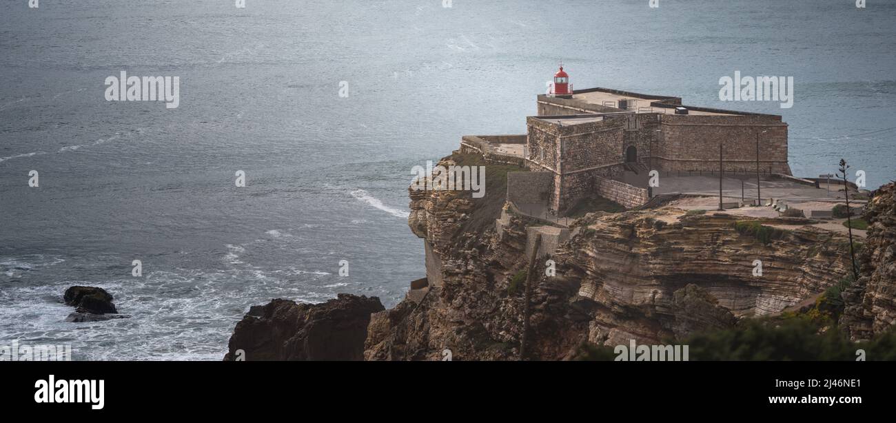 Il faro di Nazaré in Portogallo Foto Stock