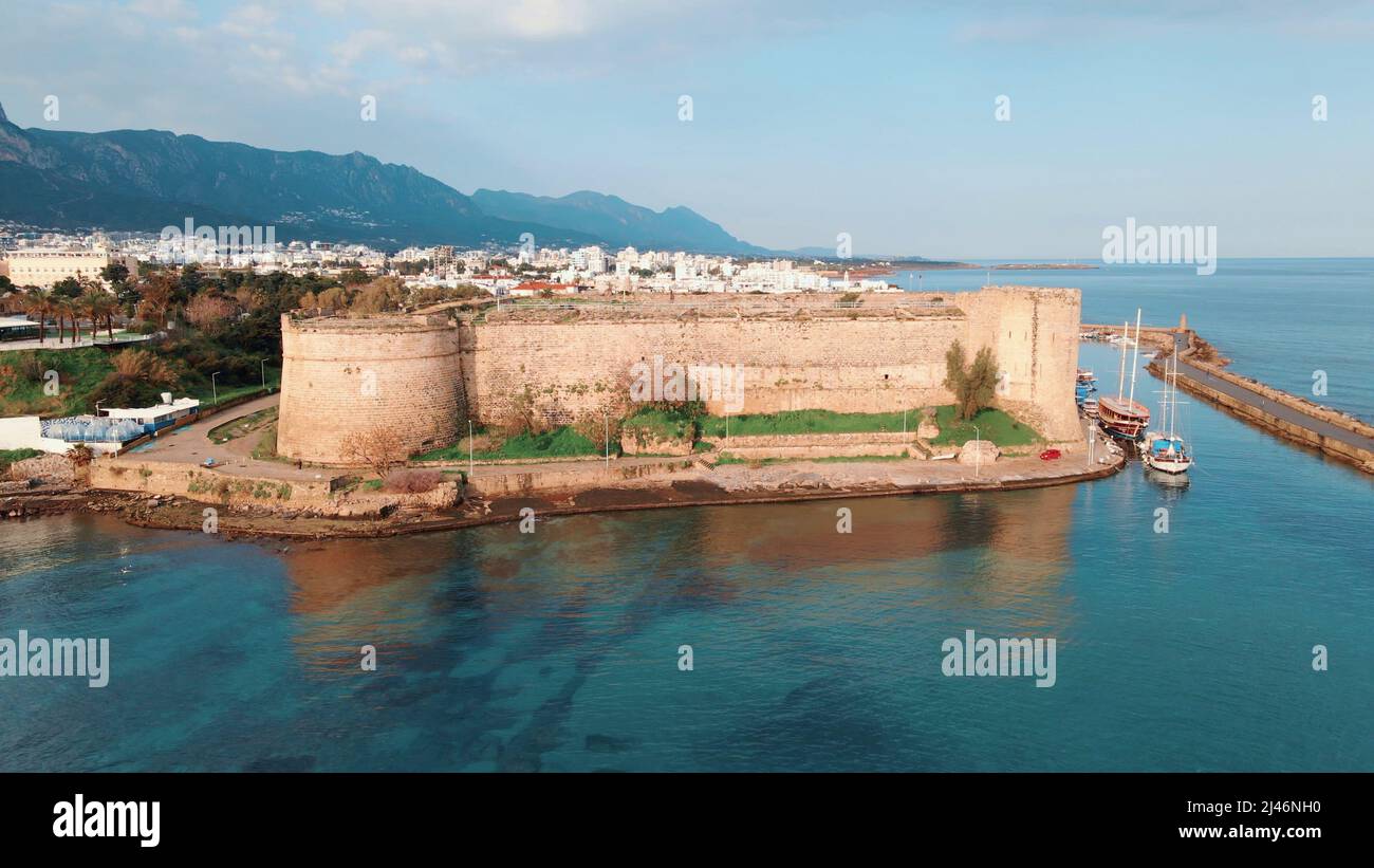 Kyrenia Castello edificio medievale e storico porto vecchio a Kyrenia, Nord Cipro Foto Stock