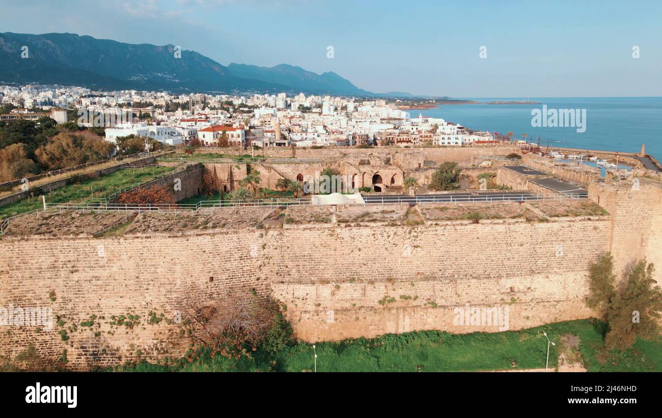 Kyrenia Castello edificio medievale e storico porto vecchio a Kyrenia, Nord Cipro Foto Stock