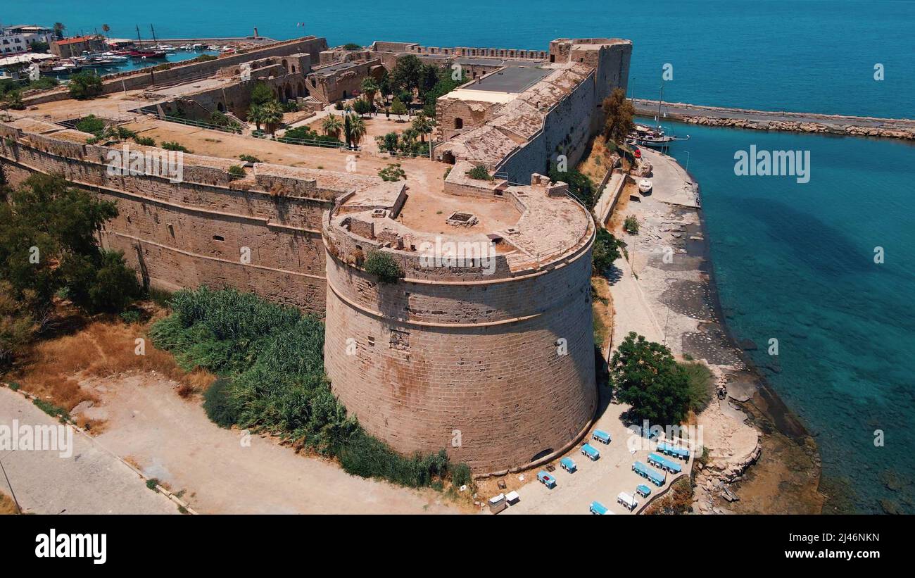 Kyrenia Castello edificio medievale e storico porto vecchio a Kyrenia, Nord Cipro Foto Stock