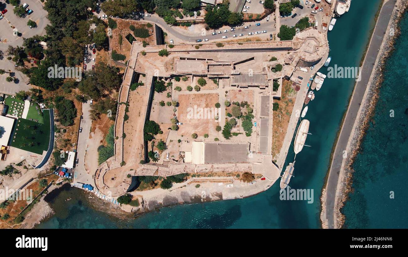 Kyrenia Castello edificio medievale e storico porto vecchio a Kyrenia, Nord Cipro Foto Stock