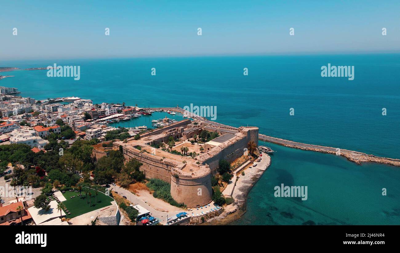 Kyrenia Castello edificio medievale e storico porto vecchio a Kyrenia, Nord Cipro Foto Stock