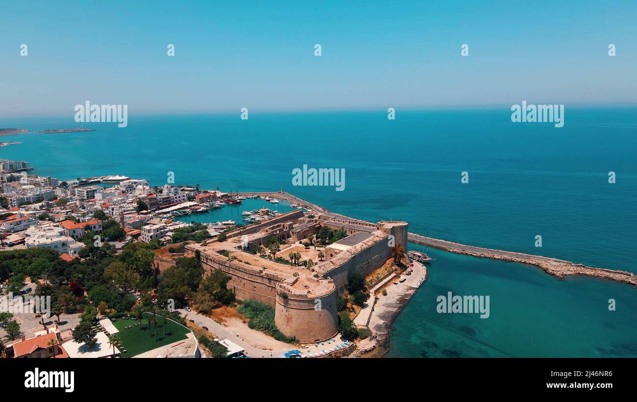 Kyrenia Castello edificio medievale e storico porto vecchio a Kyrenia, Nord Cipro Foto Stock