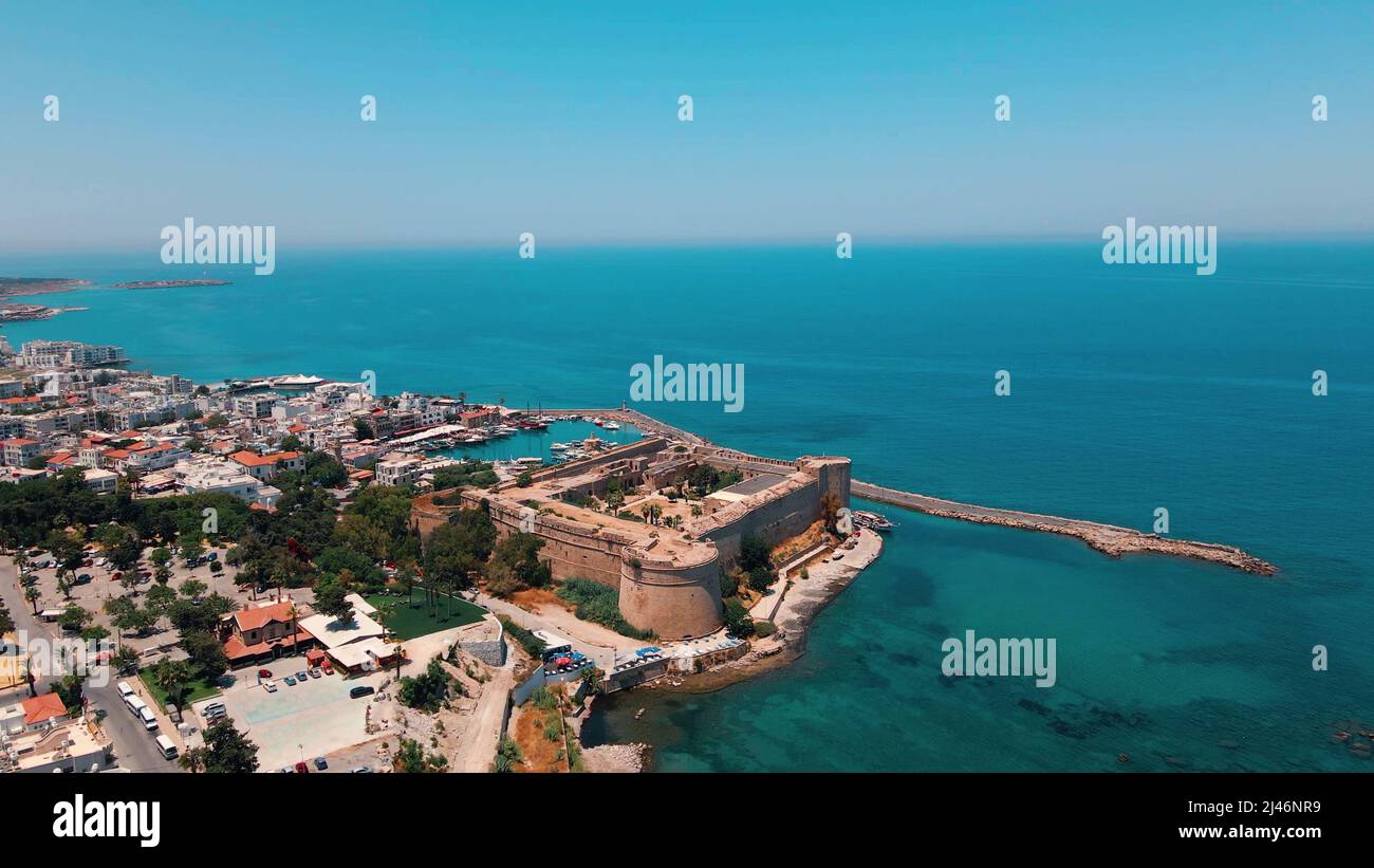 Kyrenia Castello edificio medievale e storico porto vecchio a Kyrenia, Nord Cipro Foto Stock