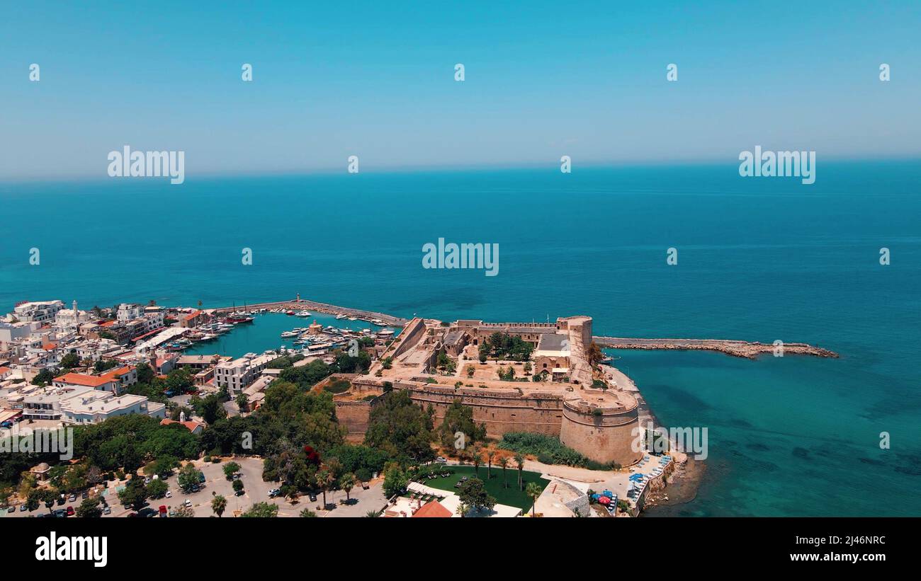 Kyrenia Castello edificio medievale e storico porto vecchio a Kyrenia, Nord Cipro Foto Stock