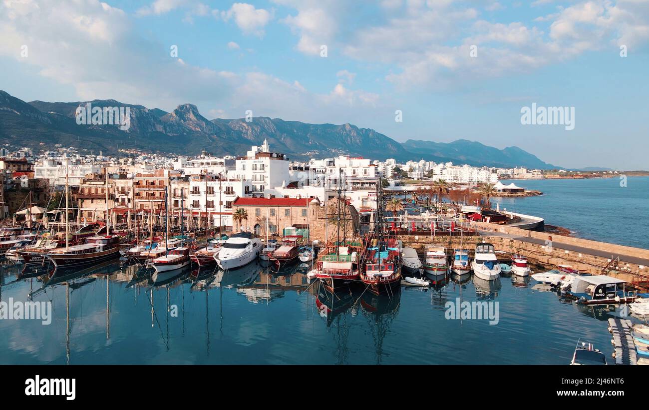 Kyrenia Castello edificio medievale e storico porto vecchio a Kyrenia, Nord Cipro Foto Stock