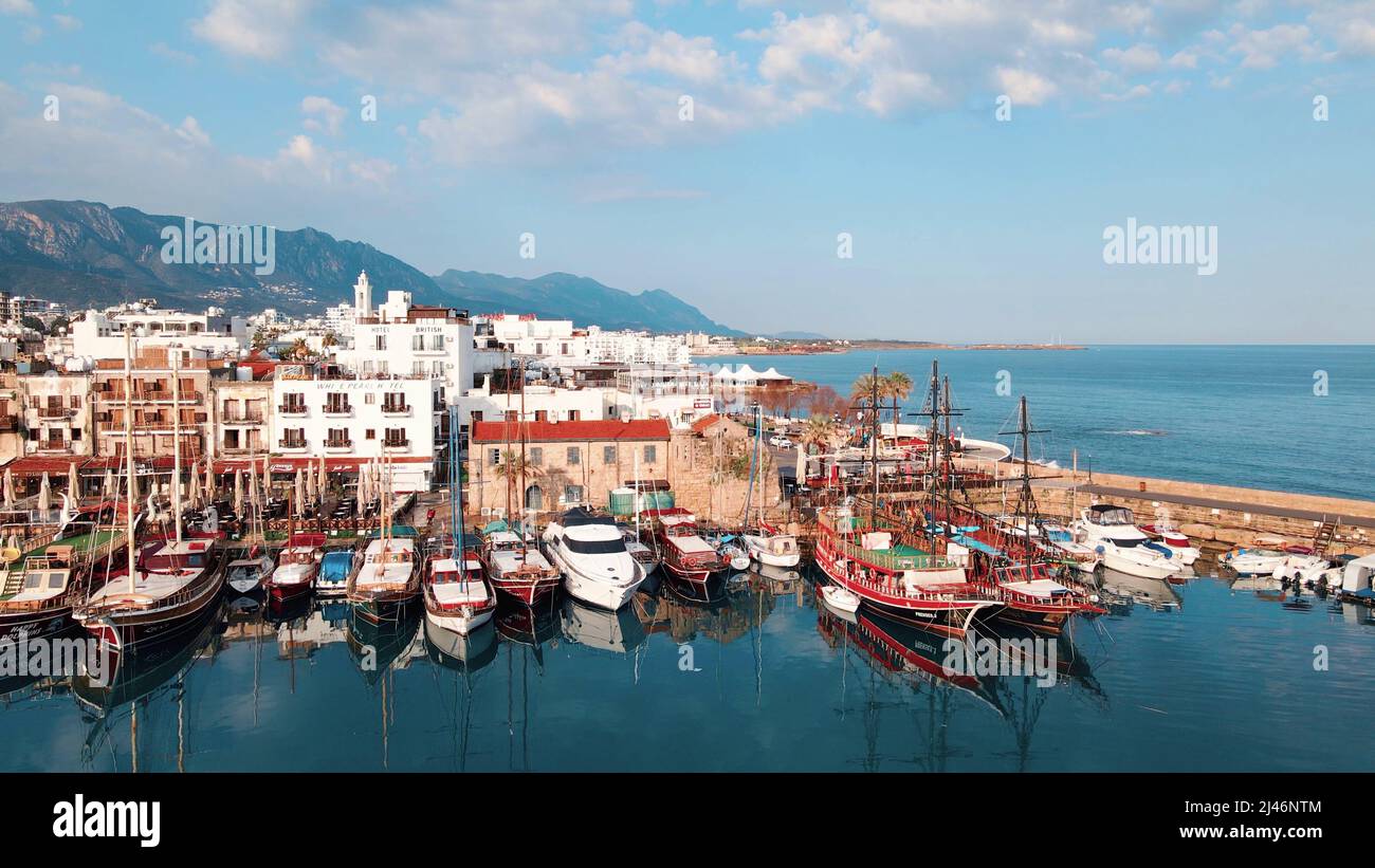 Kyrenia Castello edificio medievale e storico porto vecchio a Kyrenia, Nord Cipro Foto Stock