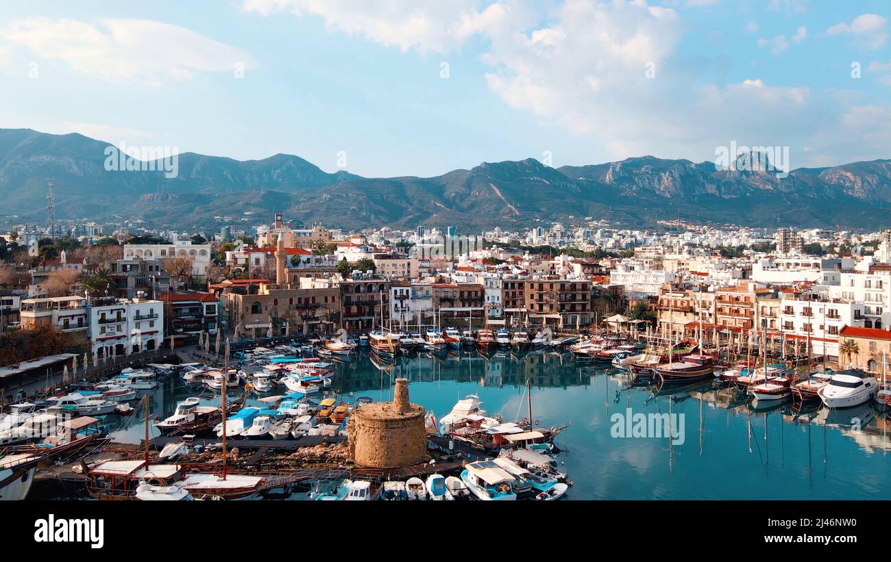 Kyrenia Castello edificio medievale e storico porto vecchio a Kyrenia, Nord Cipro Foto Stock