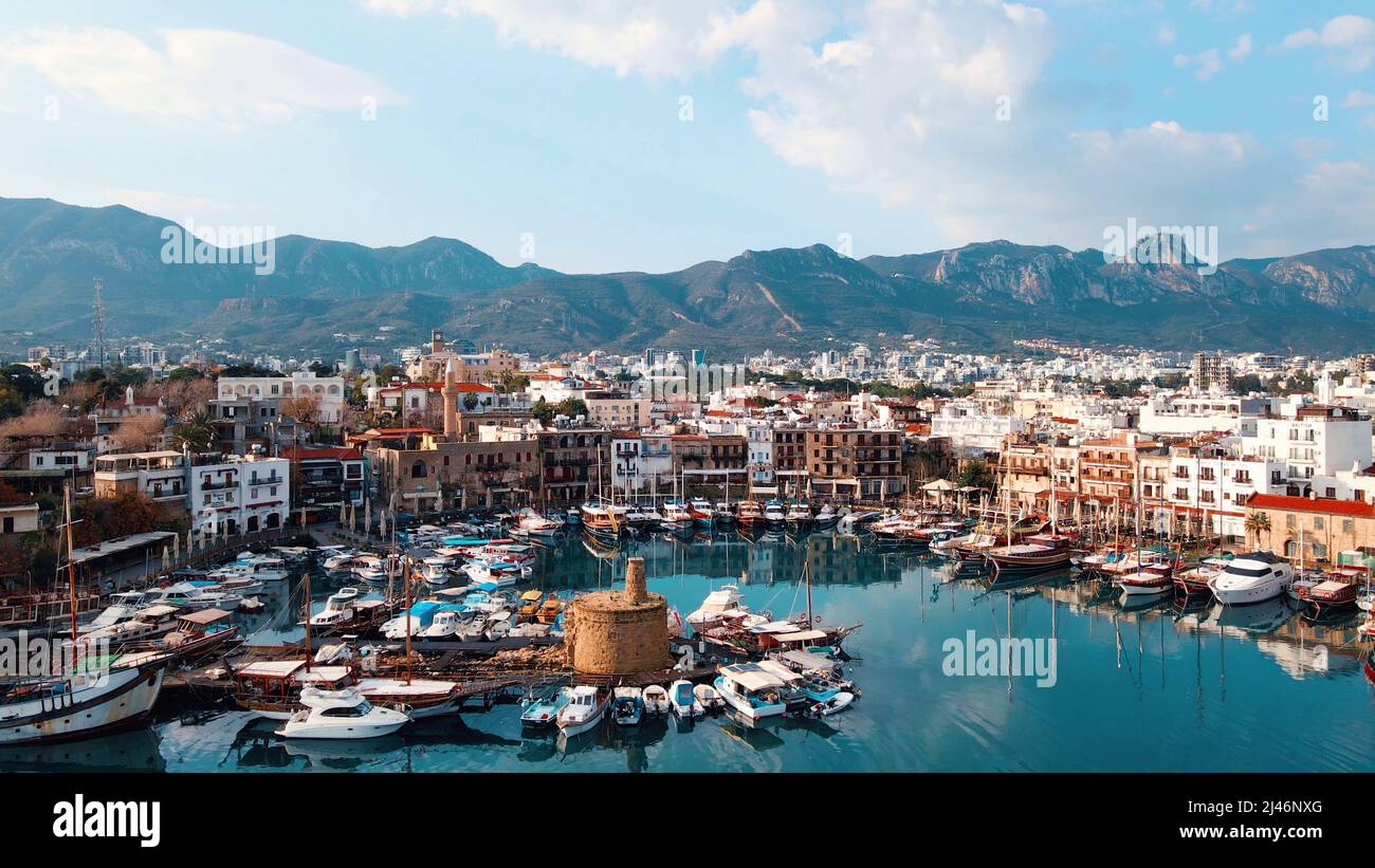 Kyrenia Castello edificio medievale e storico porto vecchio a Kyrenia, Nord Cipro Foto Stock