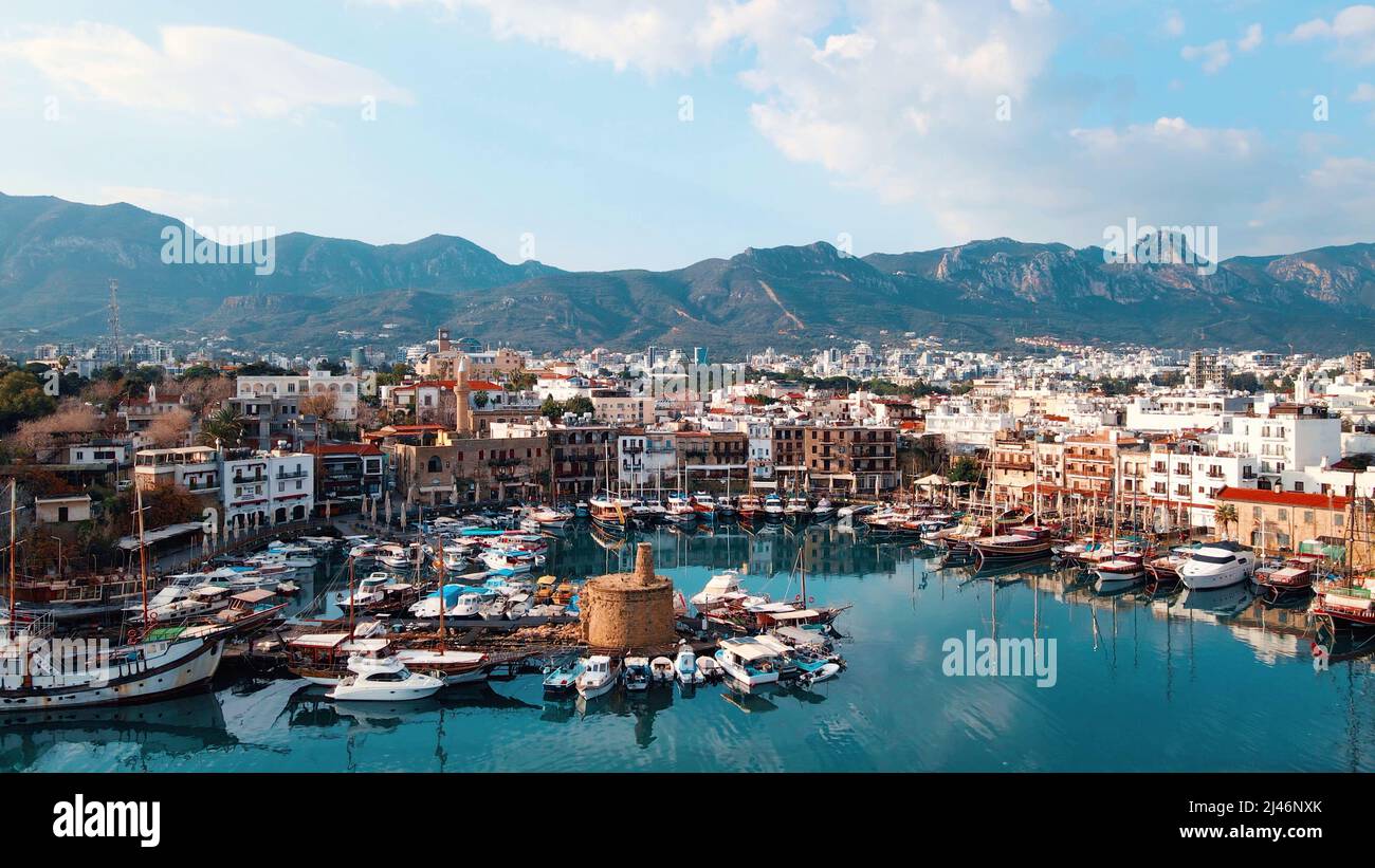 Kyrenia Castello edificio medievale e storico porto vecchio a Kyrenia, Nord Cipro Foto Stock