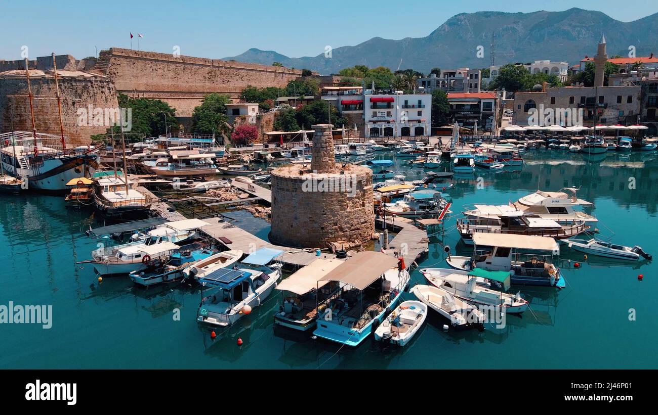 Kyrenia Castello edificio medievale e storico porto vecchio a Kyrenia, Nord Cipro Foto Stock