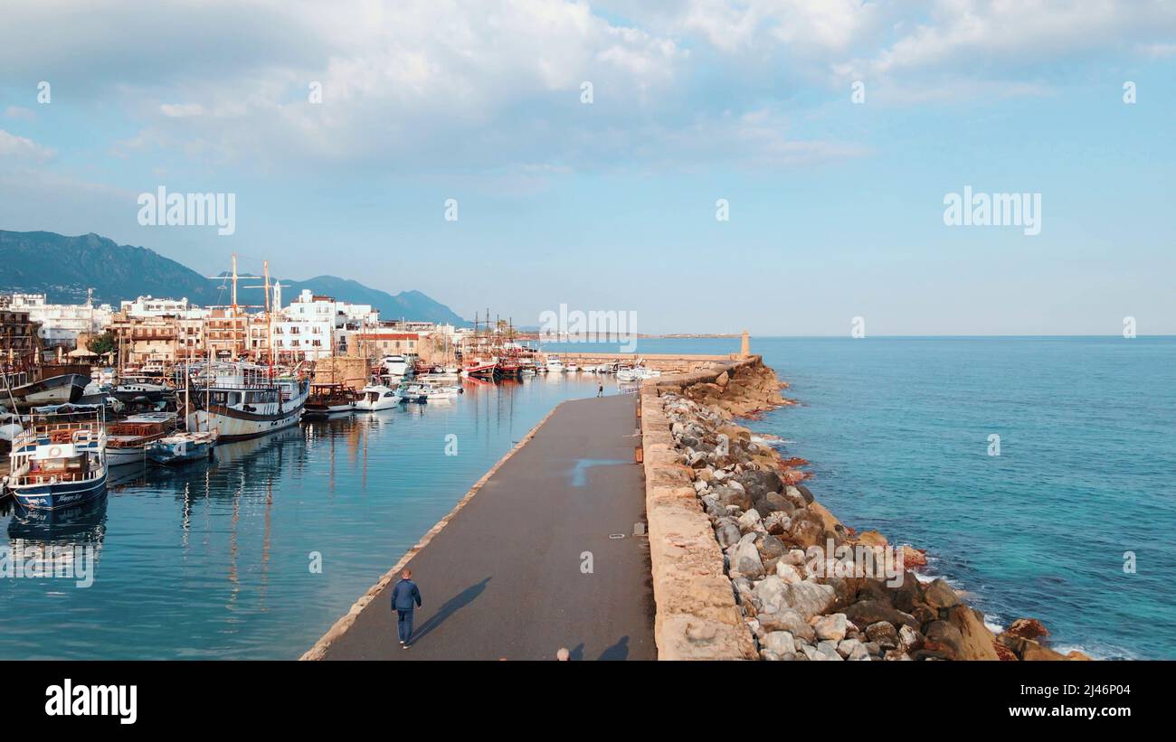 Kyrenia Castello edificio medievale e storico porto vecchio a Kyrenia, Nord Cipro Foto Stock