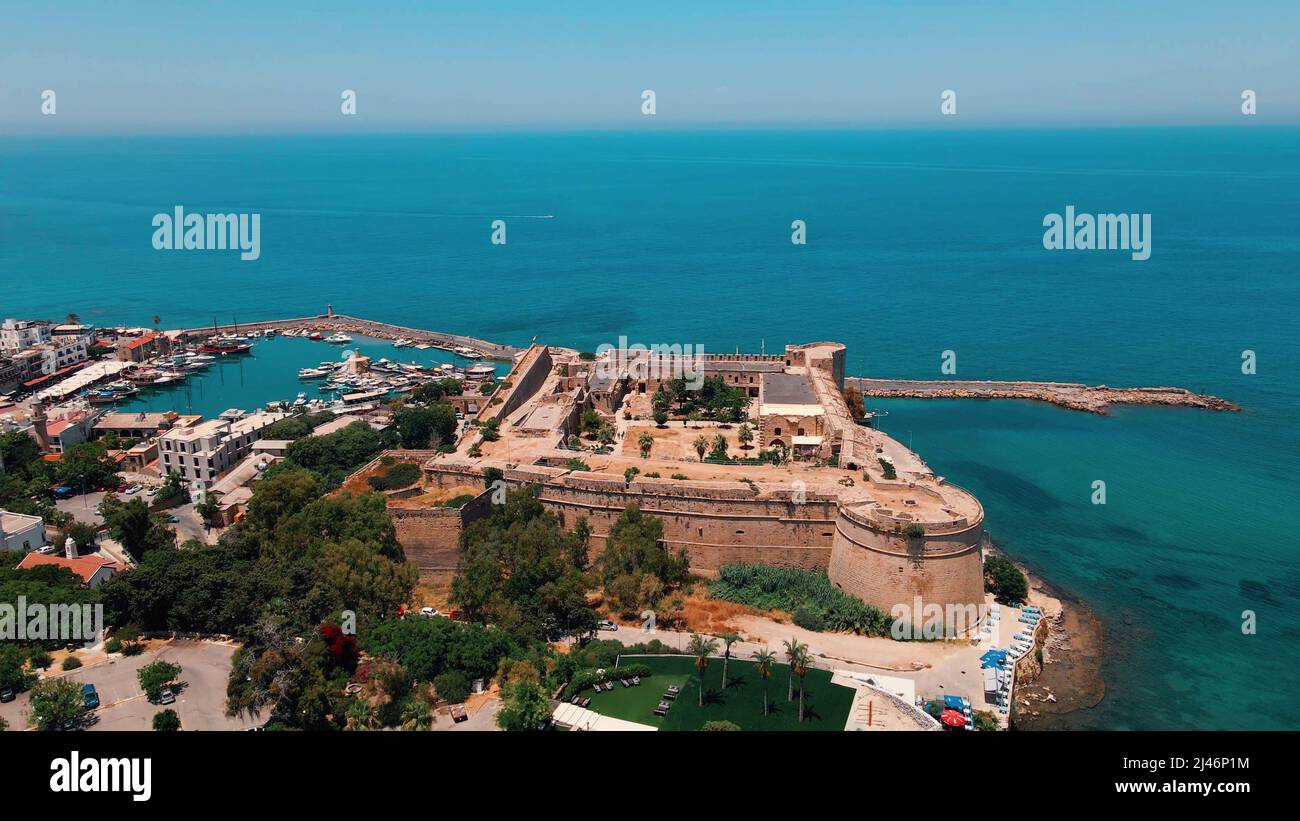 Kyrenia Castello edificio medievale e storico porto vecchio a Kyrenia, Nord Cipro Foto Stock