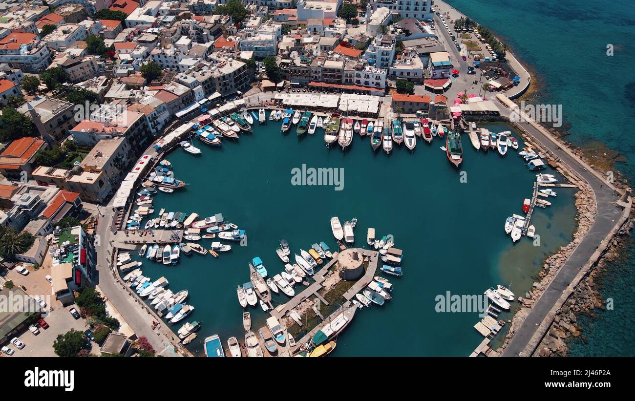 Kyrenia Castello edificio medievale e storico porto vecchio a Kyrenia, Nord Cipro Foto Stock