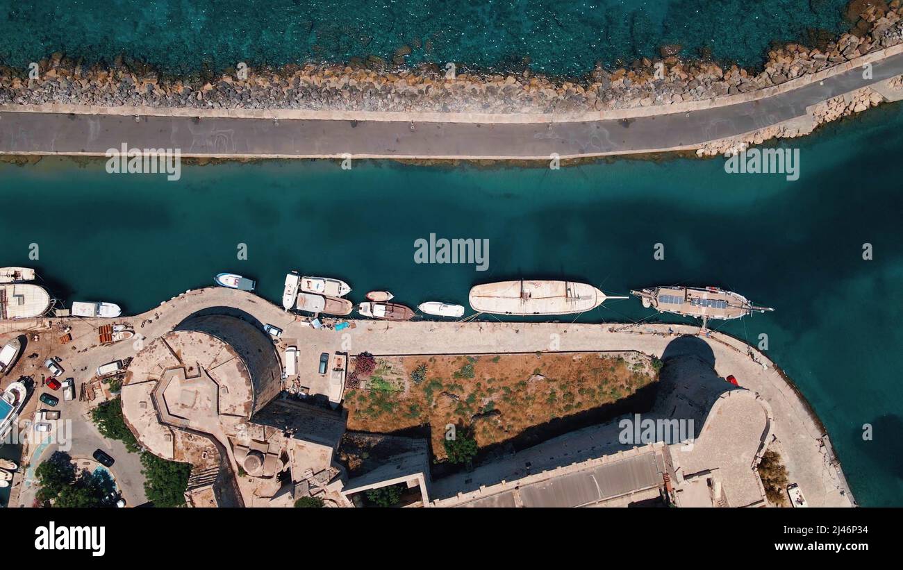 Kyrenia Castello edificio medievale e storico porto vecchio a Kyrenia, Nord Cipro Foto Stock