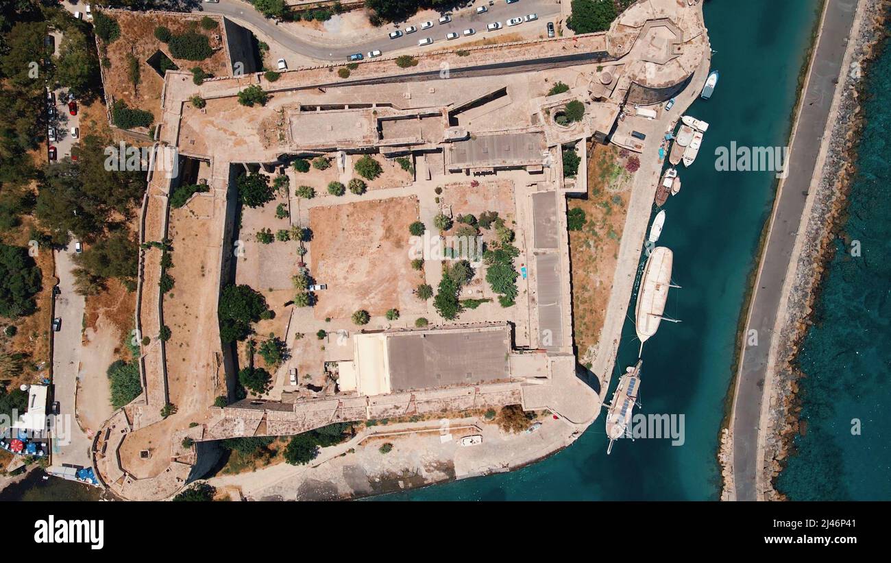 Kyrenia Castello edificio medievale e storico porto vecchio a Kyrenia, Nord Cipro Foto Stock