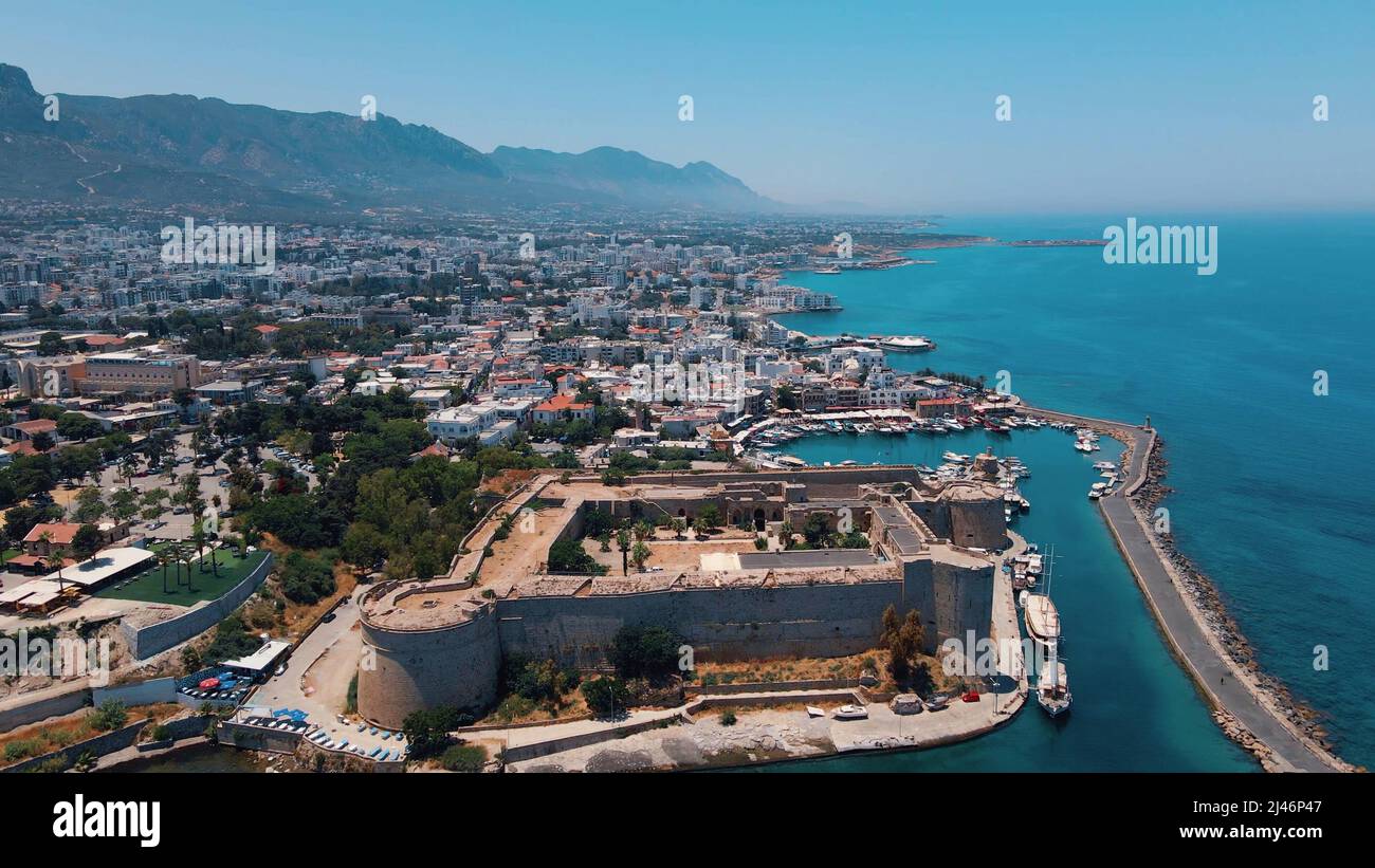 Kyrenia Castello edificio medievale e storico porto vecchio a Kyrenia, Nord Cipro Foto Stock