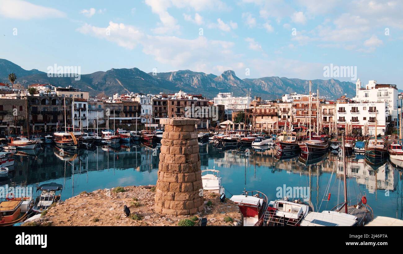 Kyrenia Castello edificio medievale e storico porto vecchio a Kyrenia, Nord Cipro Foto Stock