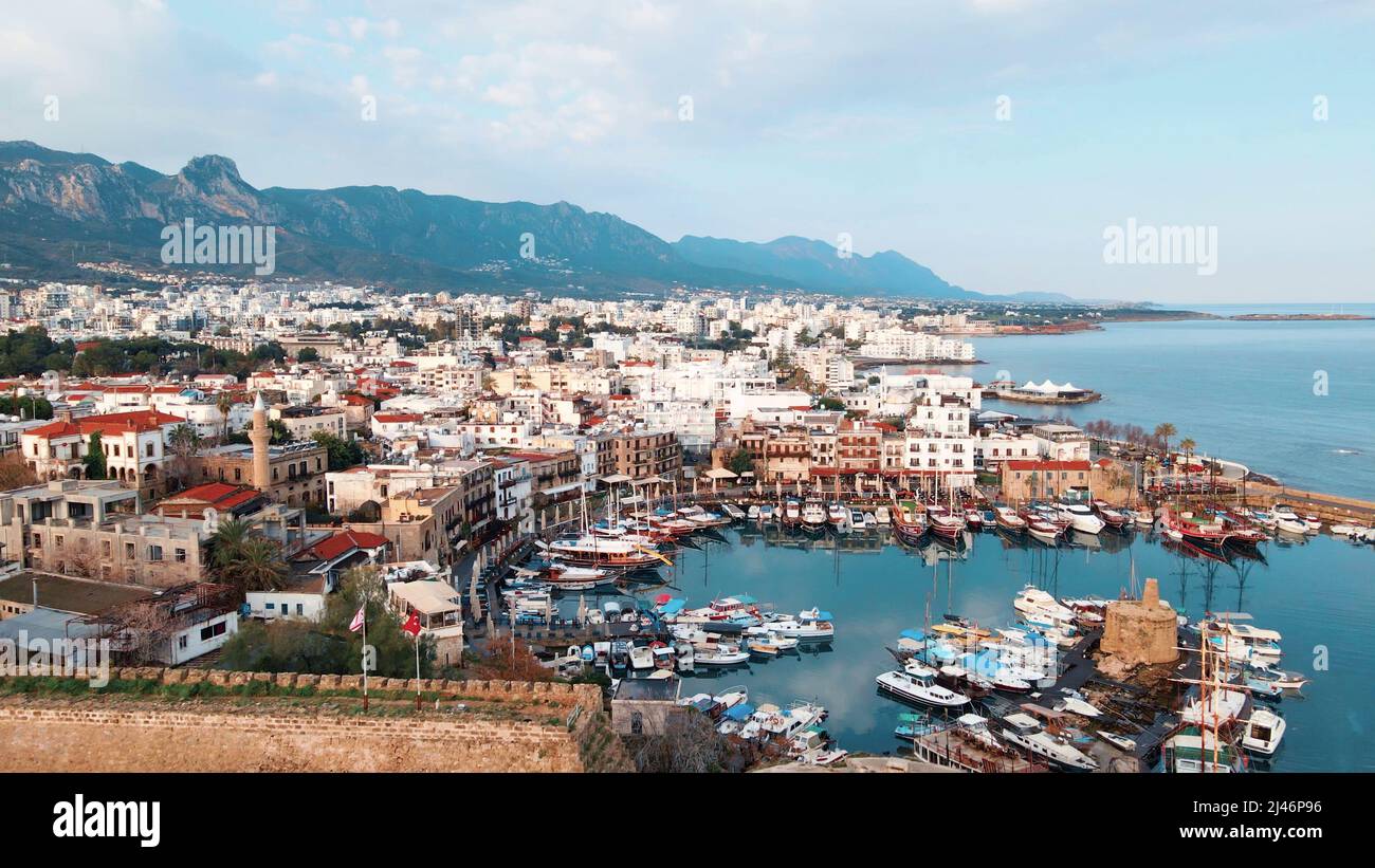 Kyrenia Castello edificio medievale e storico porto vecchio a Kyrenia, Nord Cipro Foto Stock