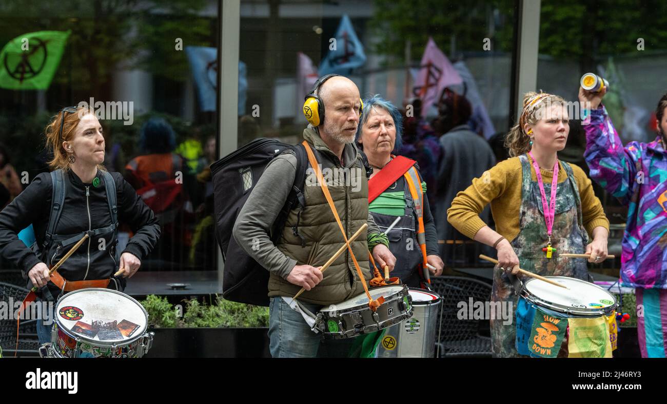 Londra, Regno Unito. 12th Apr 2022. Extinction Rebellion Protesters in the City of London Credit: Ian Davidson/Alamy Live News Foto Stock