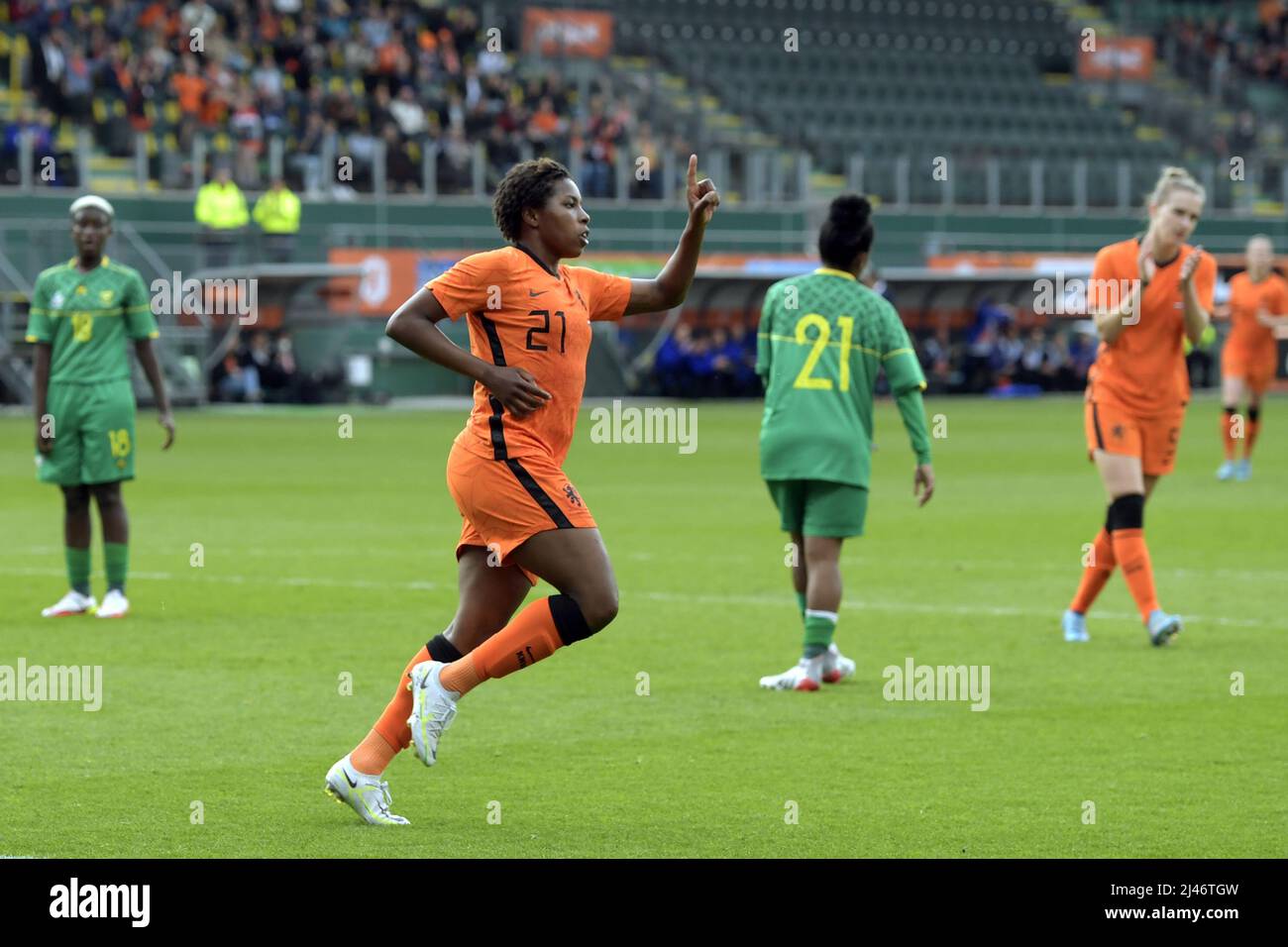 THE HAGUE - Lineth Beerensteyn of Holland celebra il punteggio 2-1 durante la partita femminile tra Paesi Bassi e Sud Africa al Cars Jeans Stadium il 12 aprile 2022 a l'Aia, Paesi Bassi. ANP GERRIT VAN COLOGNE Foto Stock