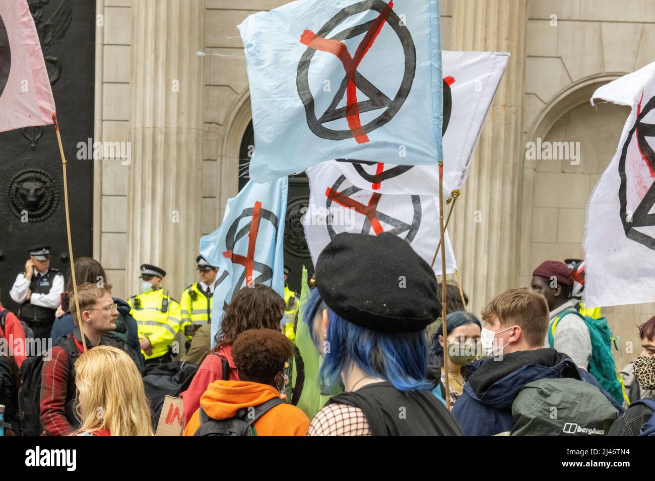 Londra, Regno Unito. 12th Apr 2022. Extinction Rebellion Protesters in the City of London Credit: Ian Davidson/Alamy Live News Foto Stock