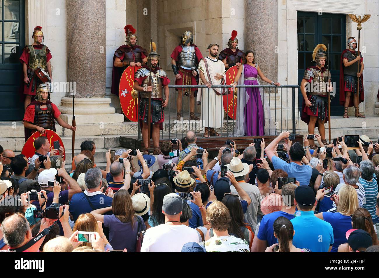 SPALATO, CROAZIA - 11 SETTEMBRE 2016: Si tratta di uno spettacolo giornaliero "Benvenuto imperatore Diocleziano" con ingresso gratuito, che si svolge nel Peristilio del Palazzo Foto Stock