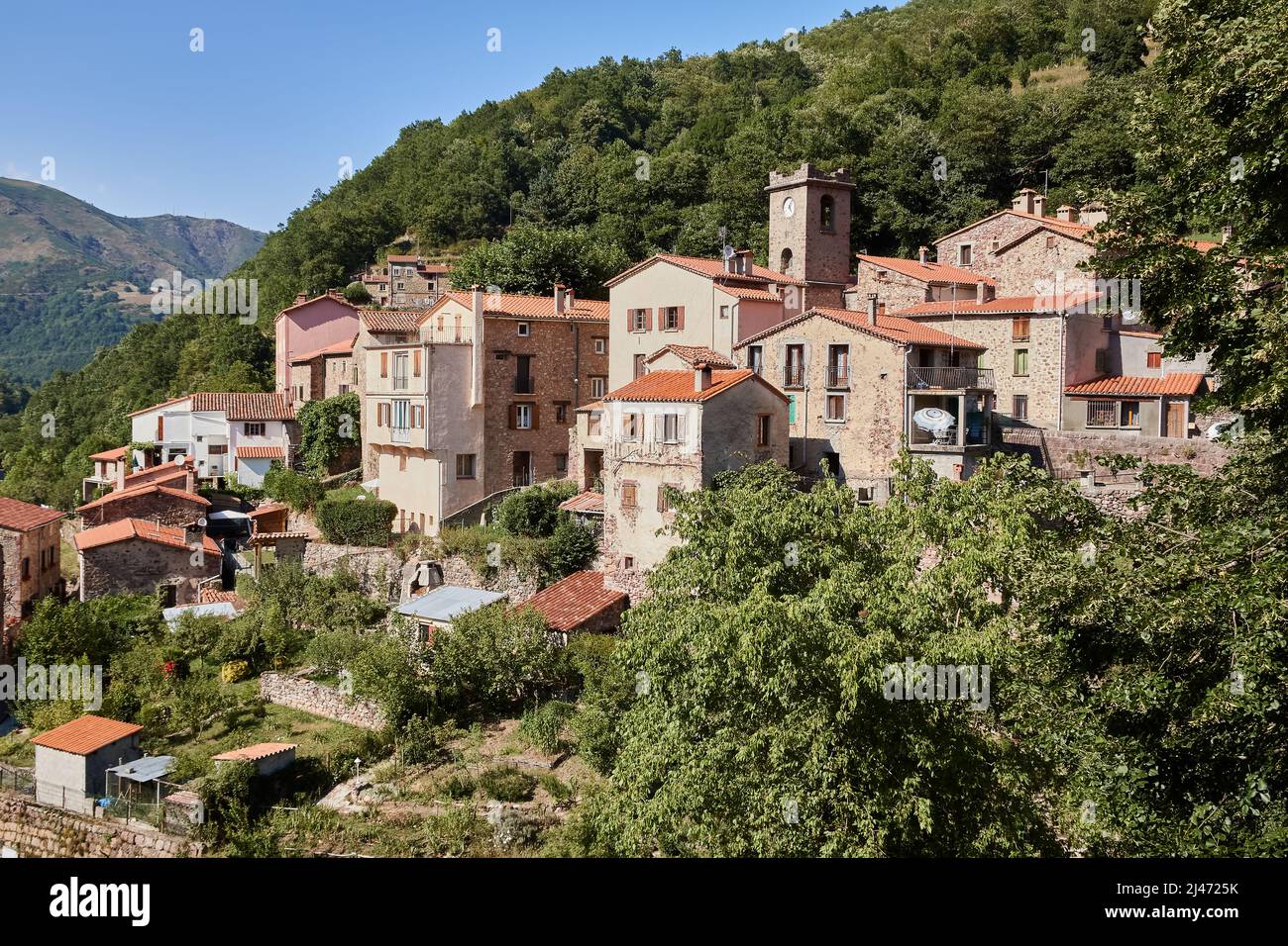 Lamanere è un comune della Francia meridionale, situato nel dipartimento dei Pirenei Orientali. È il villaggio più meridionale della Francia continentale. Foto Stock