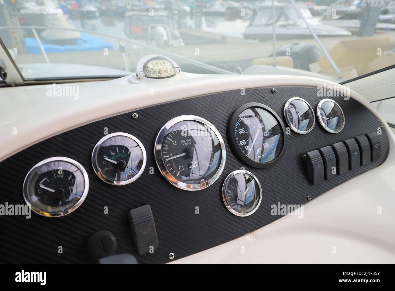 Boat dashboard immagini e fotografie stock ad alta risoluzione - Alamy
