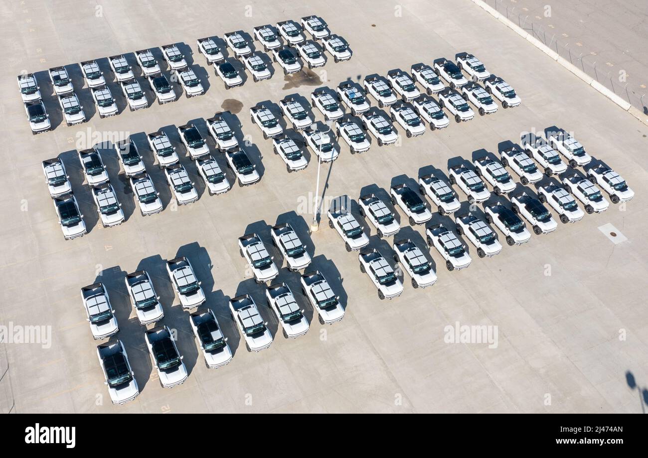 New GMC Hummer EV parcheggiato presso GM Factory ZERO, Detroit-Hammamck Assembly Center, Detroit, MI, USA, Aprile 10, 2022 Foto Stock